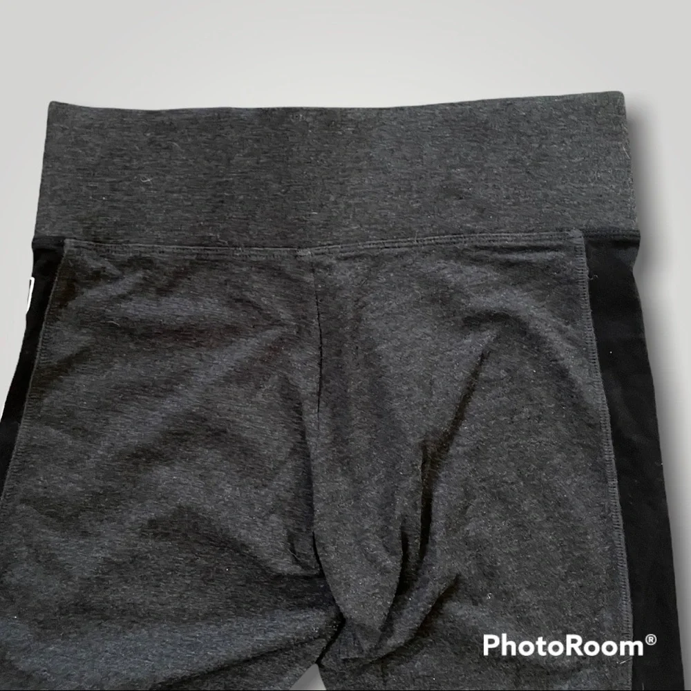 PINK Victoria's Secret Yoga Leggings Dark Heather Gray, Black, with Mesh Panels - Picture 6 of 11